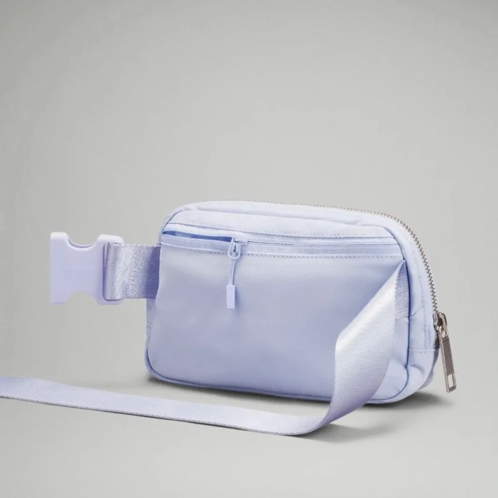 Everywhere Belt Bag pastel blue NWT - Picture 3 of 6